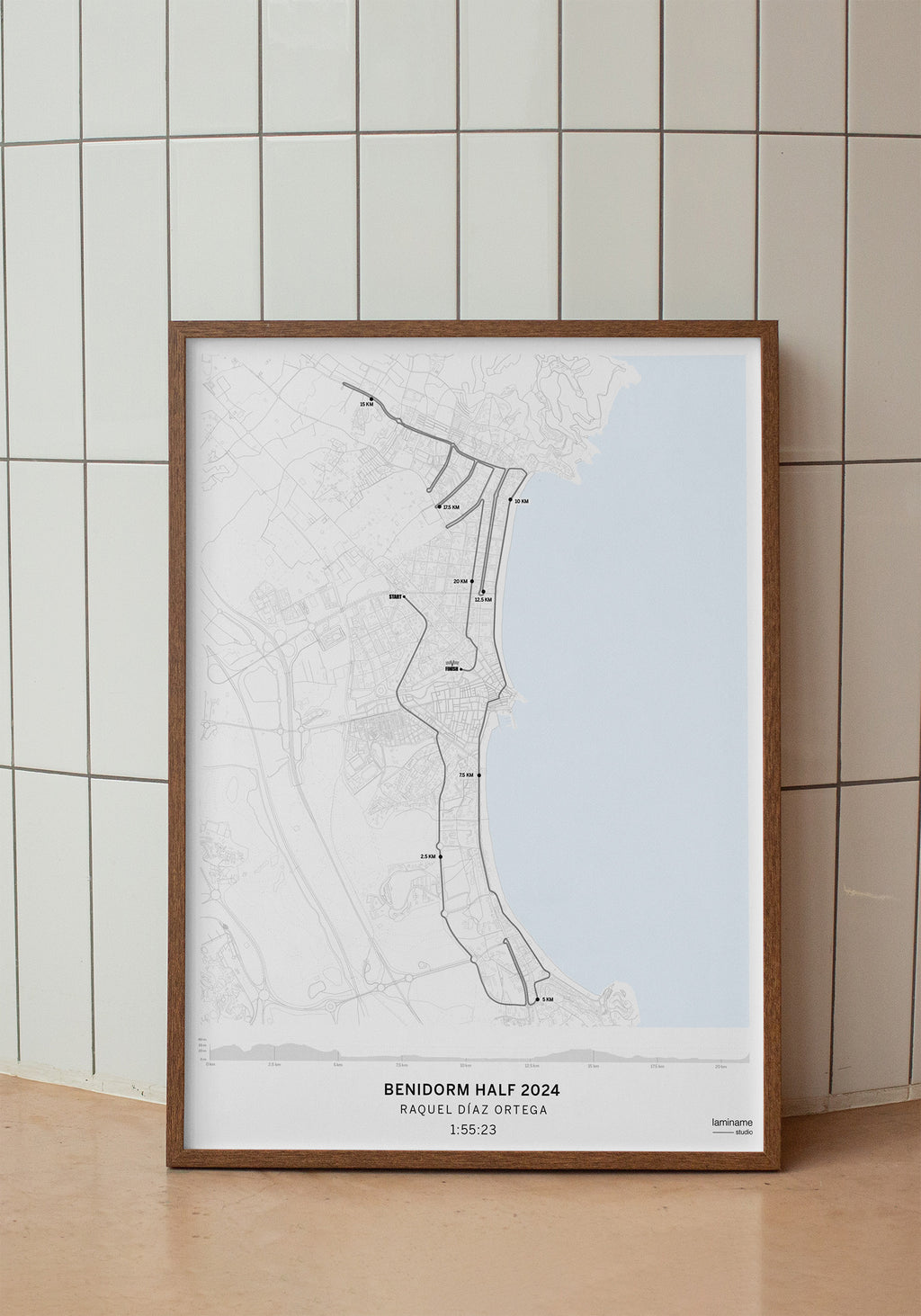 Mapa decorativo sin enmarcar de la Benidorm Half 2024, medio maratón por la costa