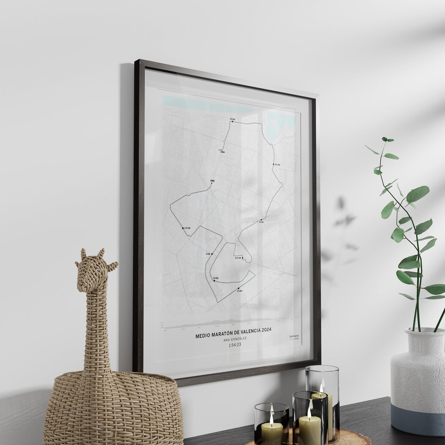 Mapa decorativo de la Medio Maratón Valencia Zurich con nombre, tiempo y frase personalizada del corredor.