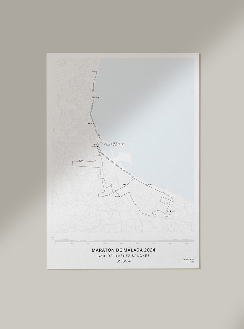 Diseño exclusivo del mapa del Maratón de Málaga listo para enmarcar