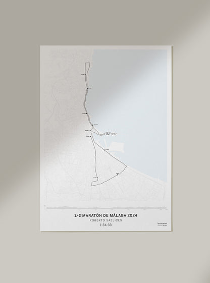 Mapa enmarcado del Medio Maratón de Málaga ideal para decoración de interiores.