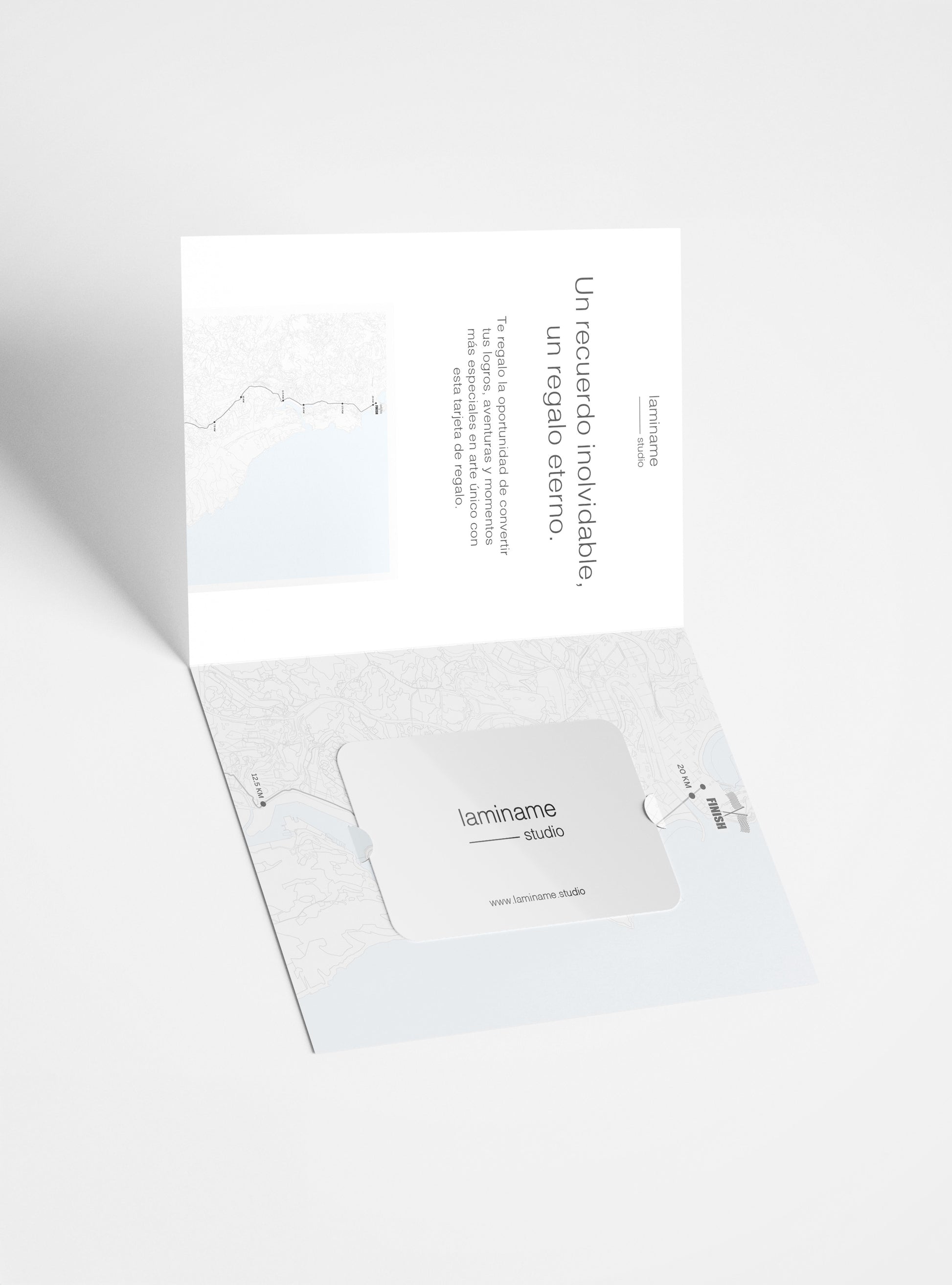 Tarjeta de regalo laminame en elegante sobre, perfecta para regalar personalización de mapas y pósters.
